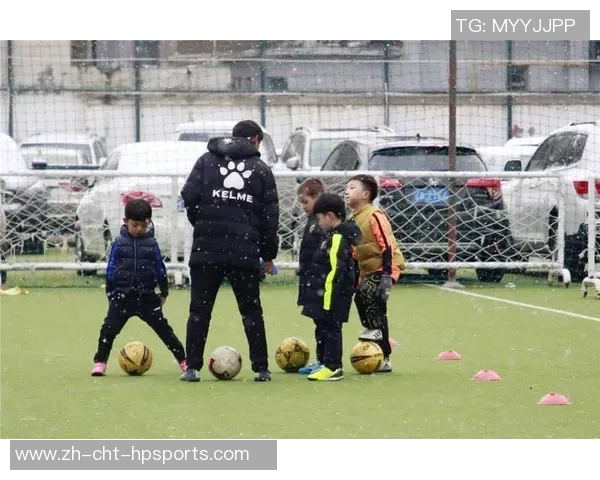 冬季足球服的选择与搭配技巧助你在寒冷天气中尽显球场风采